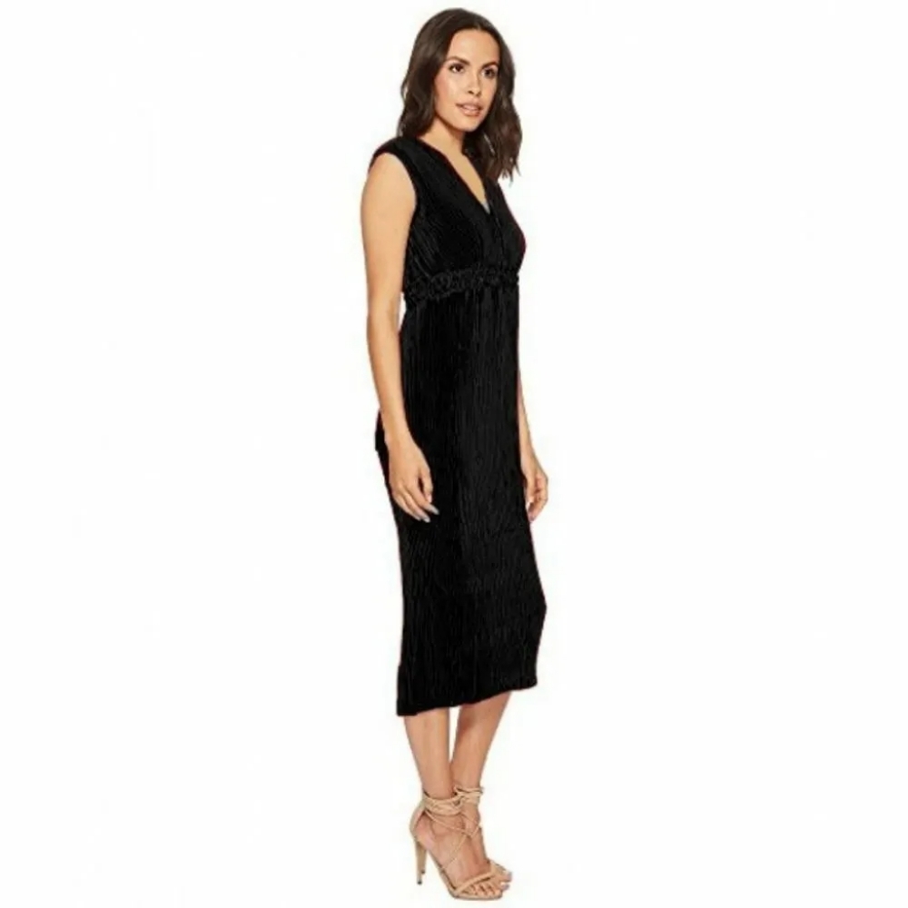 NWT, Romeo + Juliet Couture Black Accordian Pleated Dress - Picture 3 of 16